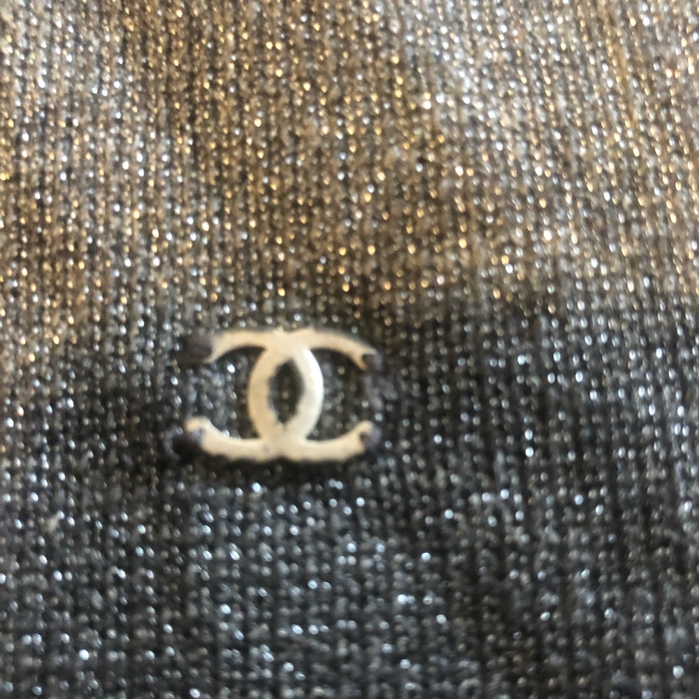 Pre-loved Chanel sparkly gray hoodie in size 44! - Picture 4 of 12
